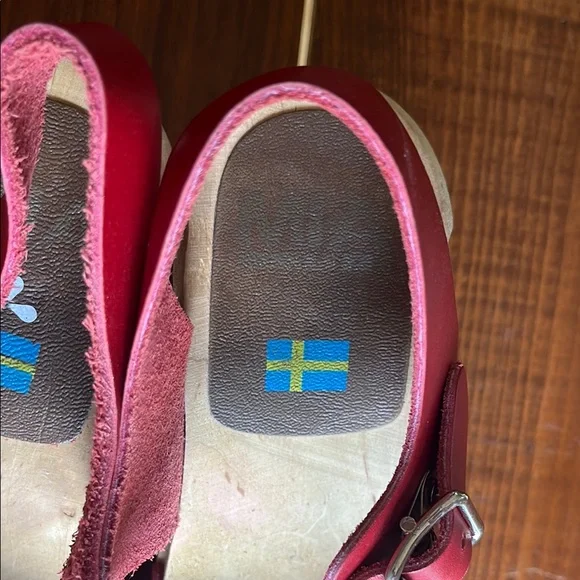 MIA Red Leather Women's Clogs - Picture 2 of 4